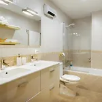 Casa Con Jardin En *
