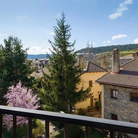 Casa Con Jardin En *