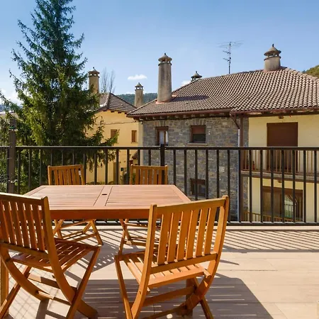 Casa Con Jardin En Hecho