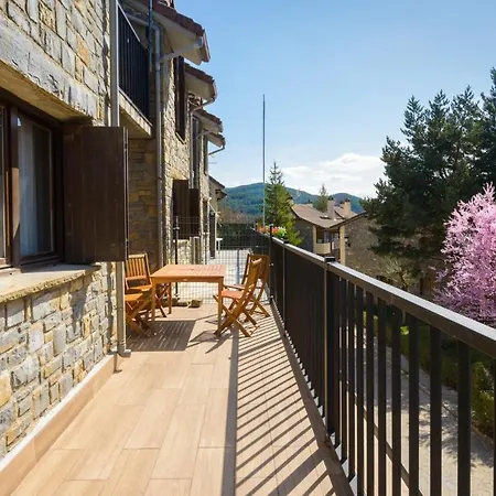 Casa Con Jardin En Hecho