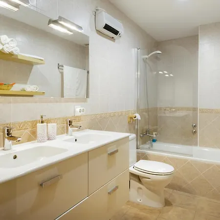 Casa Con Jardin En *