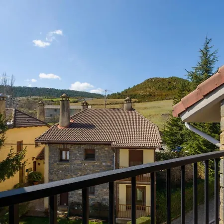 Casa Con Jardin En Hecho