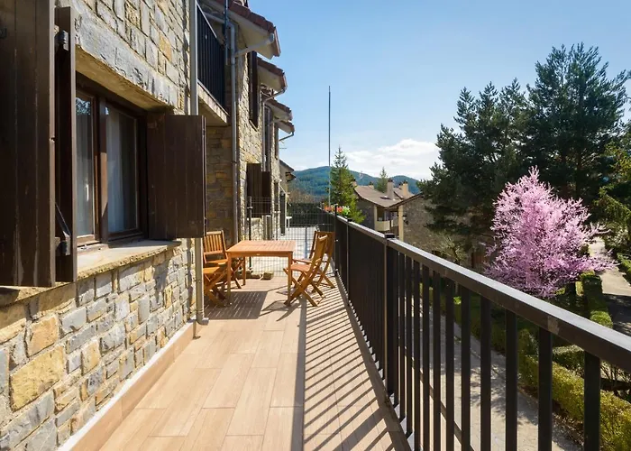 Casa Con Jardin En Hecho