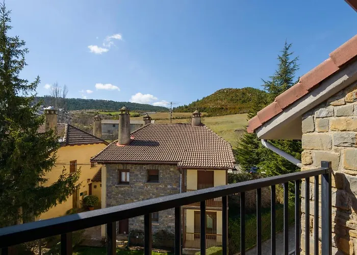 Casa Con Jardin En Hecho